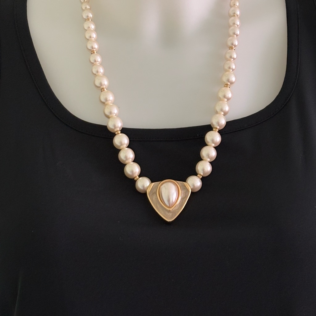 Vintage Napier Pearl Necklace With Gold Heart Pendant 21$